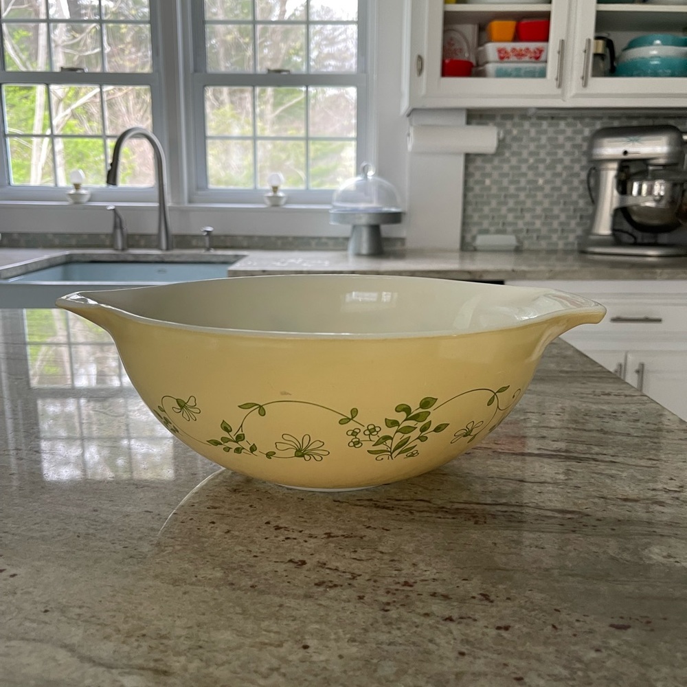 Vintage Pyrex Shenandoah Cinderella bowl 444